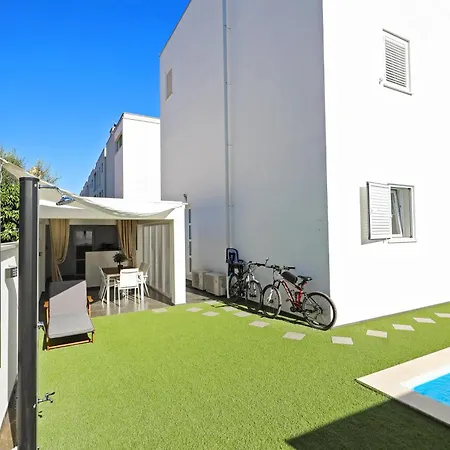 ゲストハウス Doel 3*